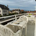 Verdoyant Au Bord Du Leman Entre Evian Et Thonon Dans * Publier