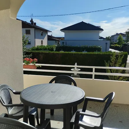 Verdoyant Au Bord Du Leman Entre Evian Et Thonon Dans