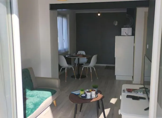 Verdoyant Au Bord Du Leman Entre Evian Et Thonon Dans *