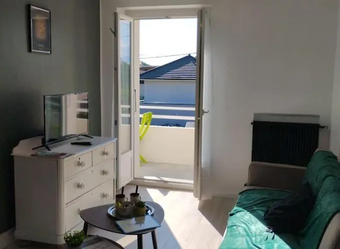 Verdoyant Au Bord Du Leman Entre Evian Et Thonon Dans Publier